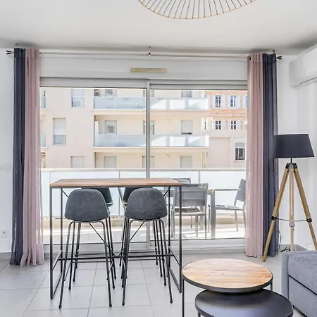 Panier, Major, De 47 M2, Parking Et Terrasse Apartment