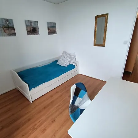 **** Roy D Espagne, Up To 7 People, View In Safe **** * Marseille