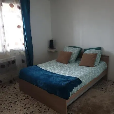 Apartment T3 Lumineux Dans Un Petit Immeuble,