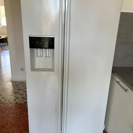 Apartment T3 Lumineux Dans Un Petit Immeuble, Marseille