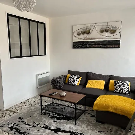 Apartment T3 Lumineux Dans Un Petit Immeuble, Marseille
