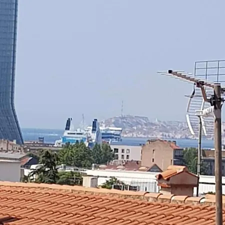 T3 Lumineux Dans Un Petit Immeuble, Marseille