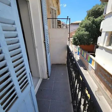 Air-conditioned With Bedroom And Balcony Marseille