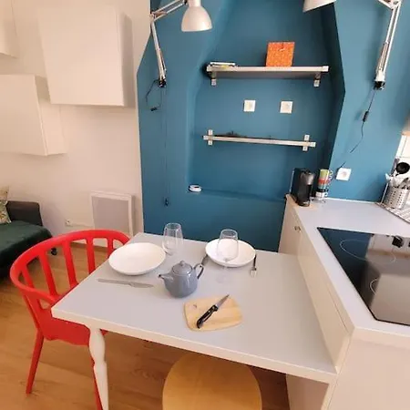 Apartment Air-conditioned With Bedroom And Balcony Marseille