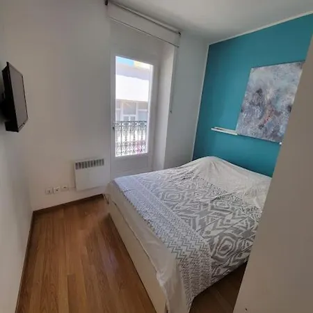 Air-conditioned With Bedroom And Balcony Apartment *