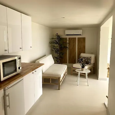 Les 3 Vue Piscine Guest house Marseille