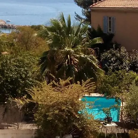 Maison D'Hotes La Bastide Bleue Гостевой дом *