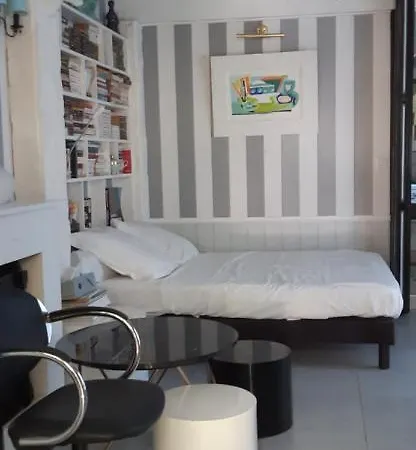 Holiday home Maison Et Terrasse Dans Le Jardin Du Chateau De Gaillard