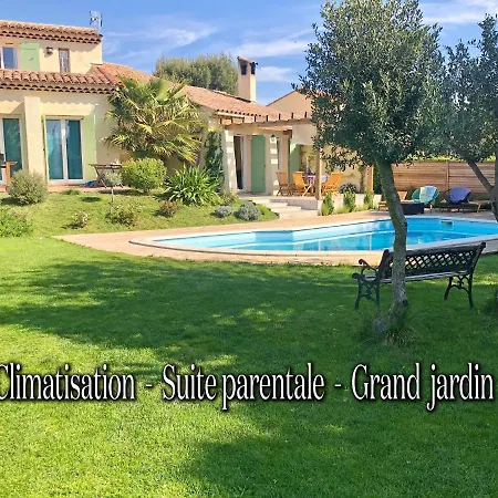 D'architecte Avec Piscine Et Grand Jardin Villa