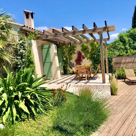 Villa D'architecte Avec Piscine Et Grand Jardin