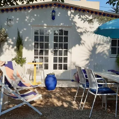 Maison Et Terrasse Dans Le Jardin Du Chateau De Gaillard Holiday home *