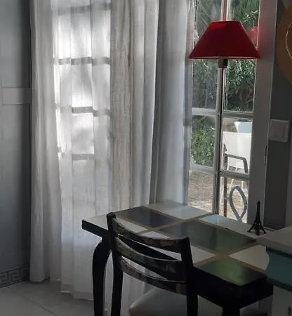 Holiday home Maison Et Terrasse Dans Le Jardin Du Chateau De Gaillard Marseille