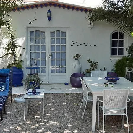 Maison Et Terrasse Dans Le Jardin Du Chateau De Gaillard Holiday home *
