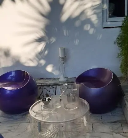 Maison Et Terrasse Dans Le Jardin Du Chateau De Gaillard Holiday home