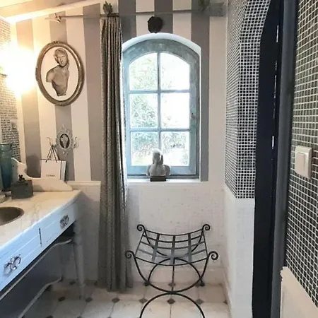 Holiday home Maison Et Terrasse Dans Le Jardin Du Chateau De Gaillard Marseille