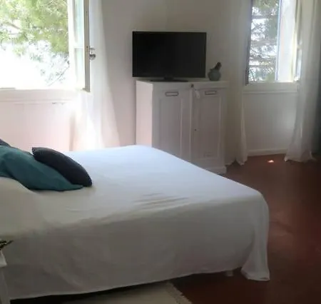 Maison D'Hotes La Bastide Bleue *