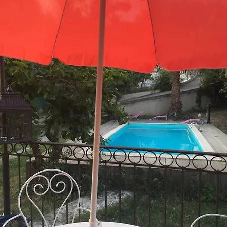 Maison D'Hotes La Bastide Bleue Гостевой дом *