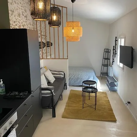 Petite Maison Typique De *
