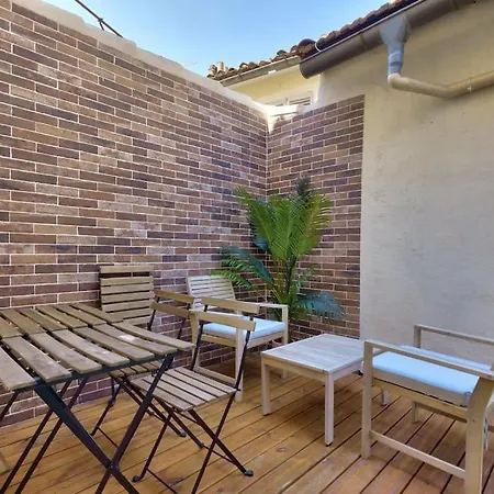 Cosy With Terrace Near The Center