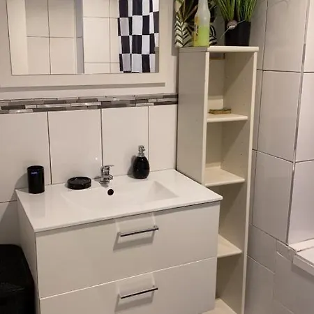 T3 Lumineux Dans Un Petit Immeuble, Marseille