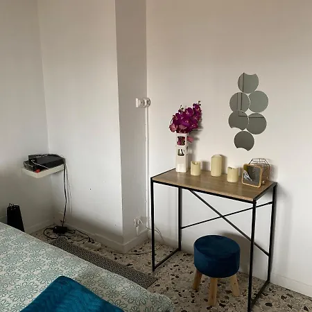 Apartment T3 Lumineux Dans Un Petit Immeuble, Marseille