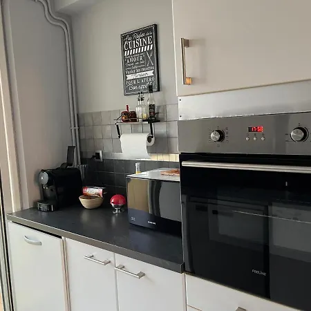 Apartment Sun Escape, Renove Climatise 3 Pieces 4-6 Pers, 350m De La Marseille
