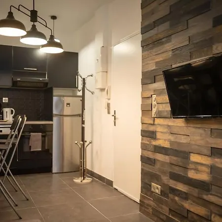 *appartement Climatise Au Coeur Du Vieux Port* *