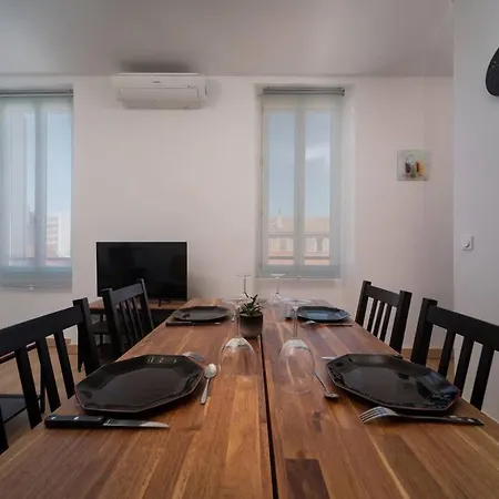 Appartement *appartement Climatise Equipe 4 Couchages* *