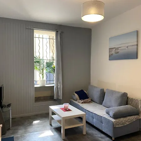 Independant Dans Maison De Ville, Au Calme Marseilles