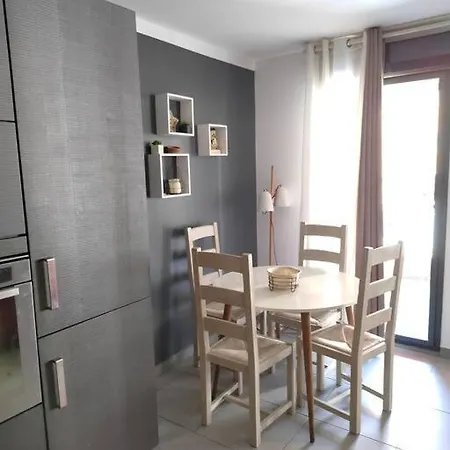 Ideal Friends & Family - Hypercentre - Plage 3km - Balcon - Spatieux- Parking Prive Apartment *