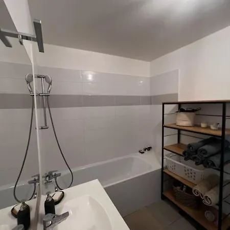 Apartment T3 Cosy, Neuf Et Ensoleille