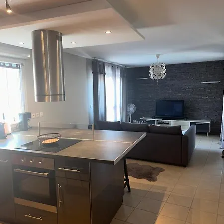 Appartement Superbe équipé Avec Parking.