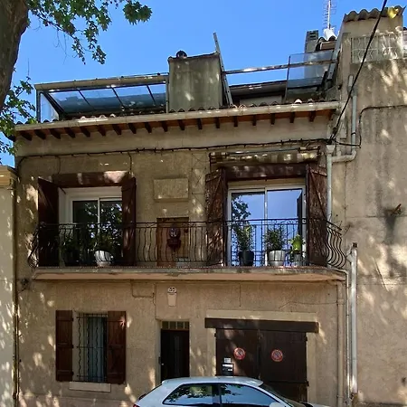 Independant Dans Maison De Ville, Au Calme Marseilles