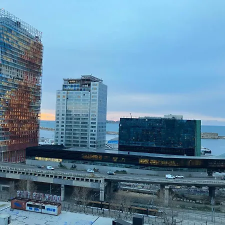 Duplex - Vue Exceptionnelle - Quartier Euromed-avec Box Apartamento