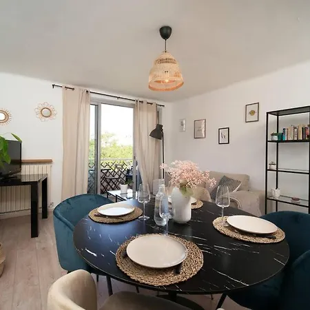 Appartement Fully Equipped With Parking 6 Beds *