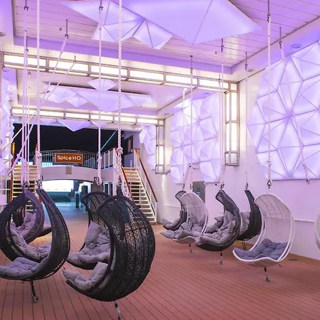 Epic Rugby Boat - At Dock Марсель