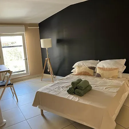 T2 Prado / Velodrome Apartment *