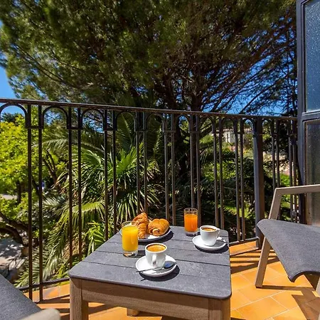 Mercure Centre Bompard La Corniche Отель *
