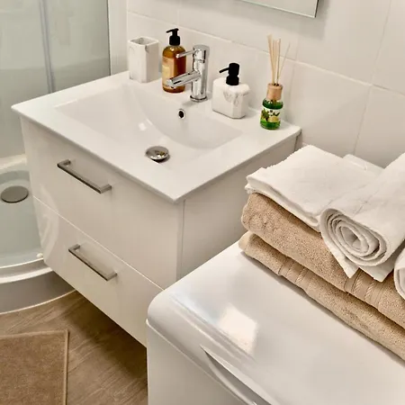 Cocon Marseillais, Centre-ville, Vieux-port - Rue Paradis, Renove, Climatise, 2pers Apartment