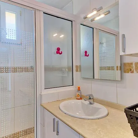 Apartment T4 Avec 3 Et Balcon A Mazargues