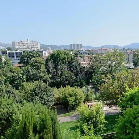 T4 Avec 3 Et Balcon A Mazargues Marseille