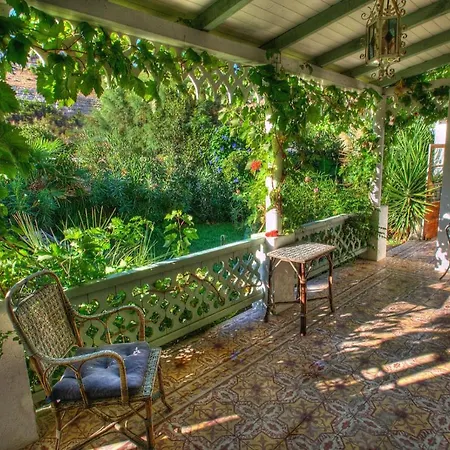 La Petite Calanque Bed & Breakfast *