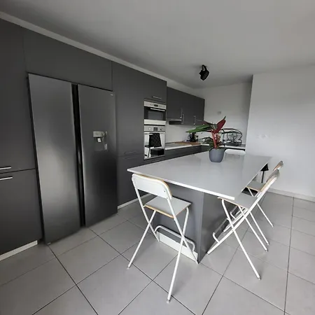 Apartment T3 Spacieux Et Paisible Avec Deux Places Parking Proche Vieux Port *