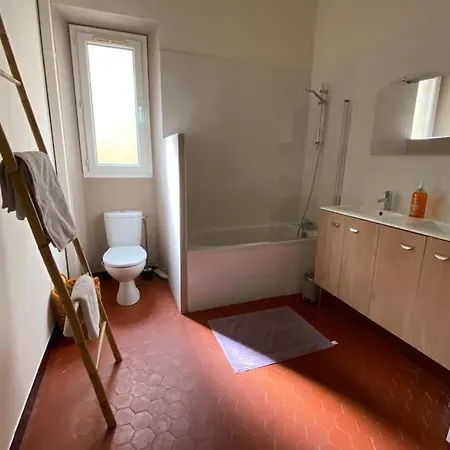 T3 Renove Dans Maison De *