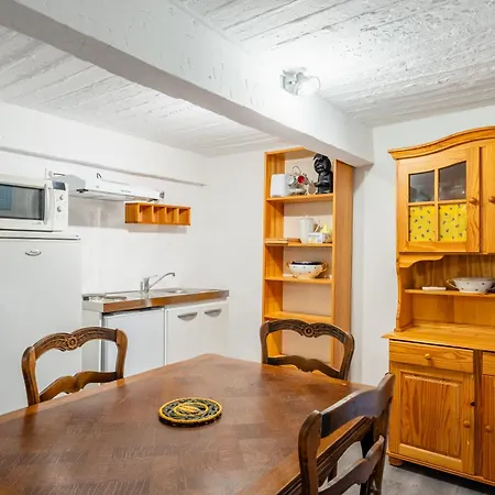 Apartment Central, 2 Chambres, Charmant. *