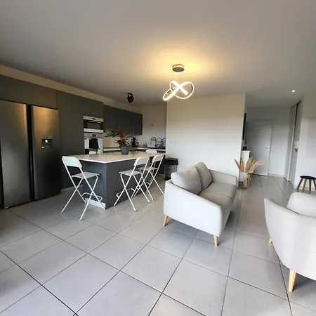 Apartment T3 Spacieux Et Paisible Avec Deux Places Parking Proche Vieux Port