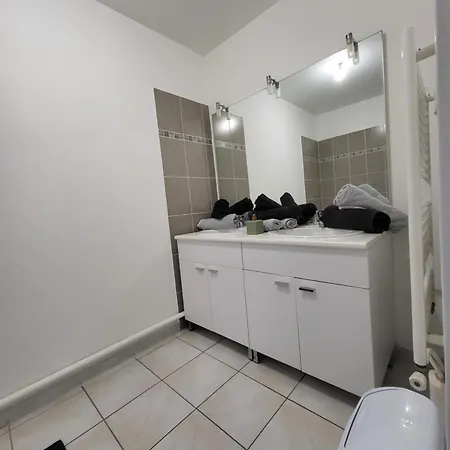 T3 Spacieux Et Paisible Avec Deux Places Parking Proche Vieux Port Apartment *