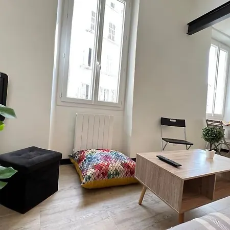 Charme Authenticite A Marseille, Camas Apartment