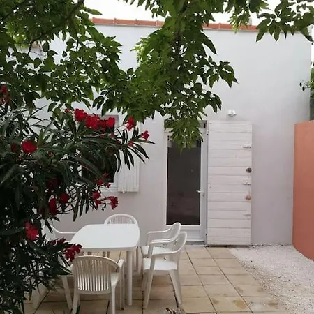 Au Calme Avec Exterieur Et Parking Gratuit Aux Portes D'aix Et Emplacement Ideal Marseille