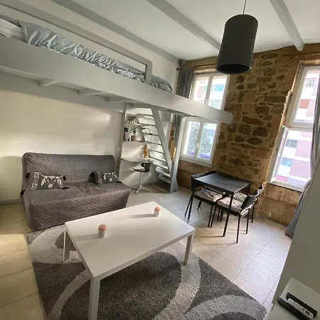 Apartment Centre Avec Climatisation Et Balcon